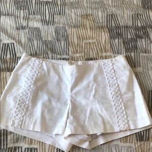 Lilly Pulitzer short; white with side embroidery